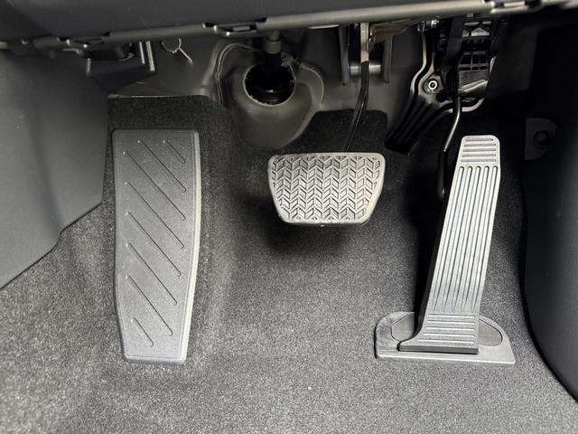 ＲＡＶ４ ハイブリッドアドベンチャー　４ＷＤ　バックカメラ　クリアランスソナー　オートクルーズコントロール　レーンアシスト　パワーシート　衝突被害軽減システム　ＴＶ　オートマチックハイビーム　オートライト　ＬＥＤヘッドランプ（25枚目）