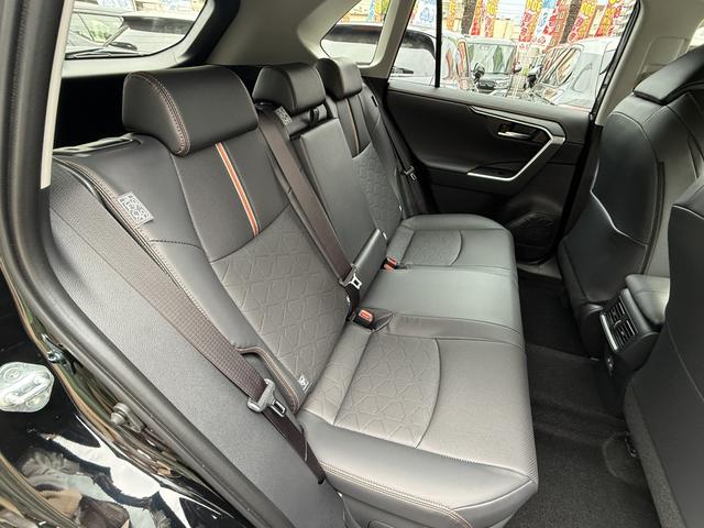 ＲＡＶ４ ハイブリッドアドベンチャー　４ＷＤ　バックカメラ　クリアランスソナー　オートクルーズコントロール　レーンアシスト　パワーシート　衝突被害軽減システム　ＴＶ　オートマチックハイビーム　オートライト　ＬＥＤヘッドランプ（30枚目）