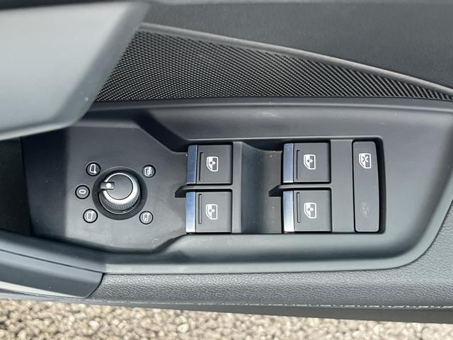 Ａ３セダン ３０ＴＦＳＩ　Ｓライン　ドライブレコーダー　クリアランスソナー　パークアシスト　バックカメラ　ナビ　アルミホイール　ＡＴ　シートヒーター　スマートキー　アイドリングストップ　電動格納ミラー　ＵＳＢ　ＥＳＣ　エアコン（24枚目）