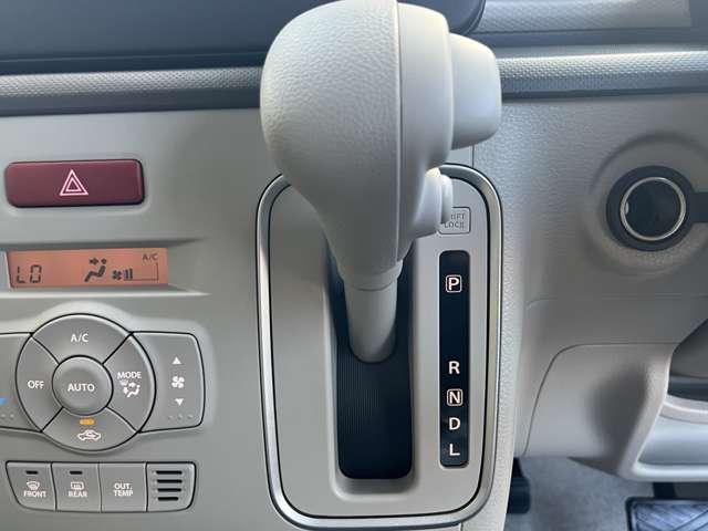 アルトラパンLC ハイブリッドL クリアランスソナー レーンアシスト 衝突被害軽減システム オートライト LEDヘッドランプ スマートキー アイドリングストップ 電動格納ミラー シートヒーター ベンチシート CVT 盗難防止システム(6枚目)