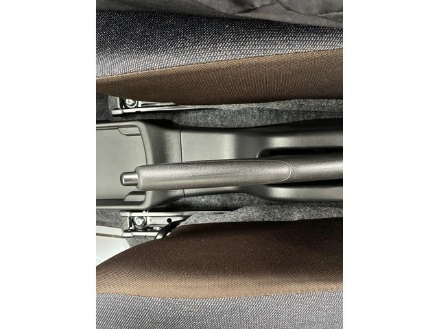 アルト L クリアランスソナー レーンアシスト 衝突被害軽減システム オートライト キーレスエントリー アイドリングストップ 電動格納ミラー シートヒーター CVT 盗難防止システム ABS ESC(48枚目)