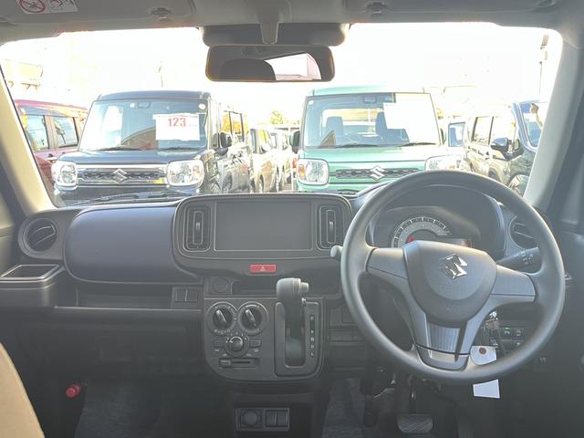 アルト A クリアランスソナー レーンアシスト 衝突被害軽減システム オートライト アイドリングストップ CVT 盗難防止システム ABS ESC 衝突安全ボディ エアコン パワーステアリング パワーウィンドウ(2枚目)