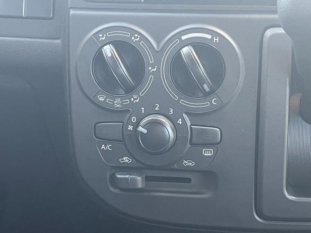 アルト A クリアランスソナー レーンアシスト 衝突被害軽減システム オートライト アイドリングストップ CVT 盗難防止システム ABS ESC 衝突安全ボディ エアコン パワーステアリング パワーウィンドウ(4枚目)