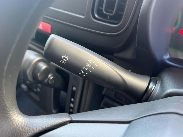 アルト A クリアランスソナー レーンアシスト 衝突被害軽減システム オートライト アイドリングストップ CVT 盗難防止システム ABS ESC 衝突安全ボディ エアコン パワーステアリング パワーウィンドウ(6枚目)