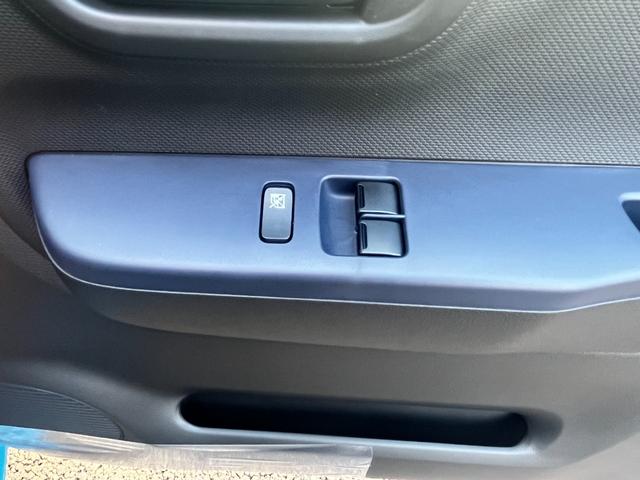 アルト A クリアランスソナー レーンアシスト 衝突被害軽減システム オートライト アイドリングストップ CVT 盗難防止システム ABS ESC 衝突安全ボディ エアコン パワーステアリング パワーウィンドウ(10枚目)