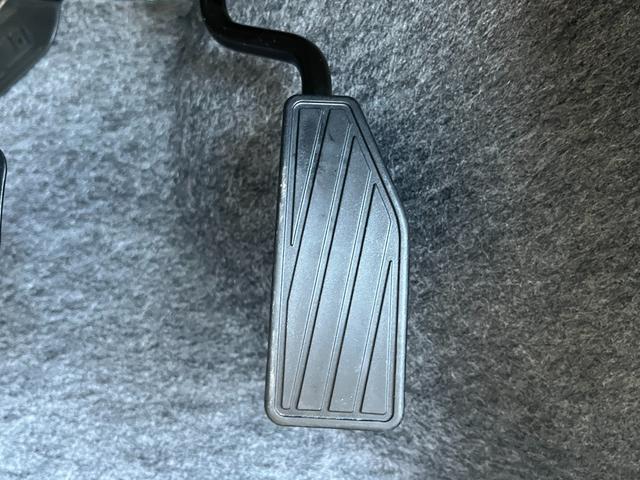 アルト A クリアランスソナー レーンアシスト 衝突被害軽減システム オートライト アイドリングストップ CVT 盗難防止システム ABS ESC 衝突安全ボディ エアコン パワーステアリング パワーウィンドウ(29枚目)