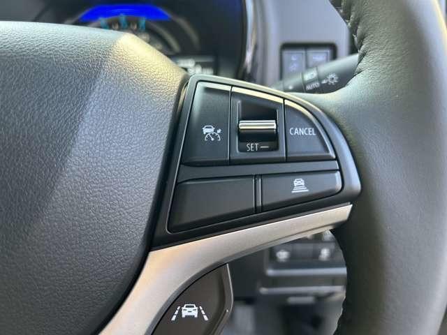 �������H�ŕ֗��ȃN���[�Y�R���g���[���@�\���t���Ă��܂���B���x��ݒ肷��ƃA�N�Z���𓥂܂Ȃ��Ă����̑��x�ő��邱�Ƃ��ł���̂ő����x�܂��鎖���ł��܂��ˁB