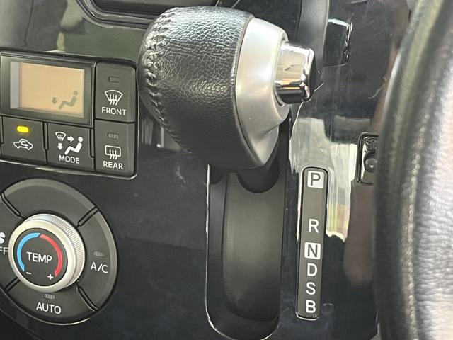 タント カスタムＲＳ　トップエディションＳＡＩＩ　ＥＴＣ　バックカメラ　両側電動スライドドア　ナビ　クリアランスソナー　衝突被害軽減システム　オートライト　ＬＥＤヘッドランプ　スマートキー　アイドリングストップ　電動格納ミラー　ベンチシート　ＣＶＴ（9枚目）