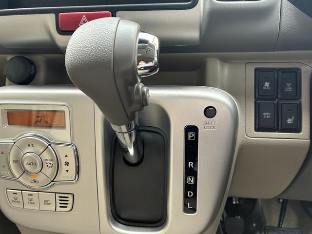 シフトレバー。ぜひ一度お客様の目で確認してください。