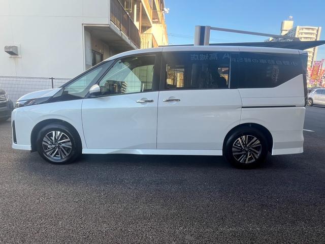 セレナ ｅ－パワー　ハイウェイスターＶ　全周囲カメラ　ＴＶ　クリアランスソナー　オートクルーズコントロール　レーンアシスト　衝突被害軽減システム　両側電動スライドドア　オートマチックハイビーム　オートライト　ＬＥＤヘッドランプ　スマートキー（17枚目）