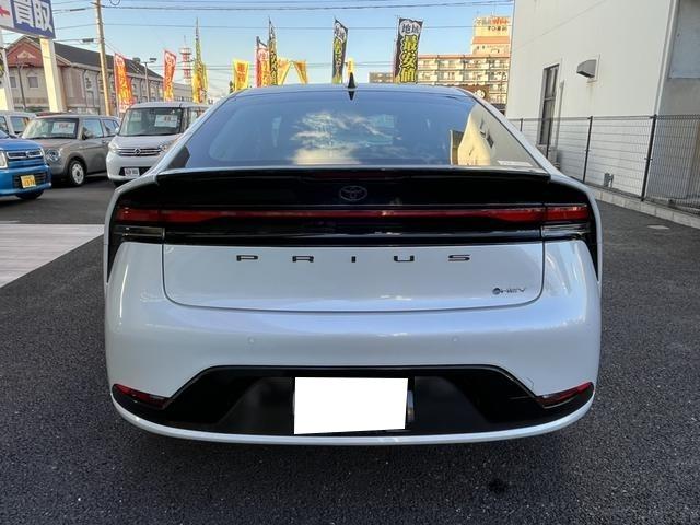 プリウス Ｚ　クリアランスソナー　レーンアシスト　オートクルーズコントロール　衝突被害軽減システム　全周囲カメラ　ナビ　アルミホイール　オートマチックハイビーム　オートライト　ＬＥＤヘッドランプ　ＣＶＴ（7枚目）