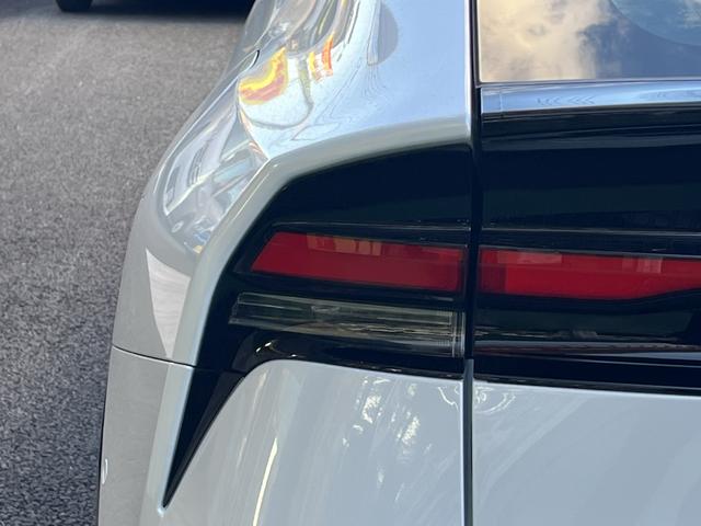 プリウス Ｚ　クリアランスソナー　レーンアシスト　オートクルーズコントロール　衝突被害軽減システム　全周囲カメラ　ナビ　アルミホイール　オートマチックハイビーム　オートライト　ＬＥＤヘッドランプ　ＣＶＴ（11枚目）