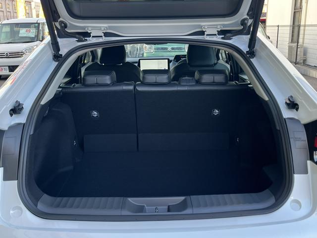 プリウス Ｚ　クリアランスソナー　レーンアシスト　オートクルーズコントロール　衝突被害軽減システム　全周囲カメラ　ナビ　アルミホイール　オートマチックハイビーム　オートライト　ＬＥＤヘッドランプ　ＣＶＴ（16枚目）