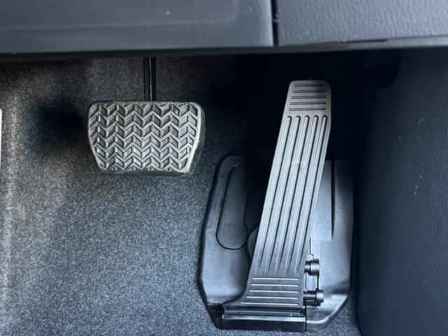 プリウス Ｚ　クリアランスソナー　レーンアシスト　オートクルーズコントロール　衝突被害軽減システム　全周囲カメラ　ナビ　アルミホイール　オートマチックハイビーム　オートライト　ＬＥＤヘッドランプ　ＣＶＴ（32枚目）