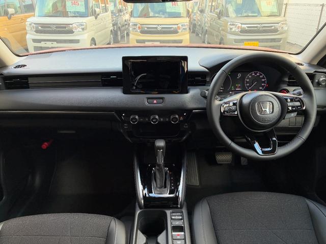 ヴェゼル e:HEV Z クリアランスソナー オートクルーズコントロール レーンアシスト 衝突被害軽減システム オートライト LEDヘッドランプ 電動リアゲート アルミホイール スマートキー 電動格納ミラー シートヒーター(2枚目)