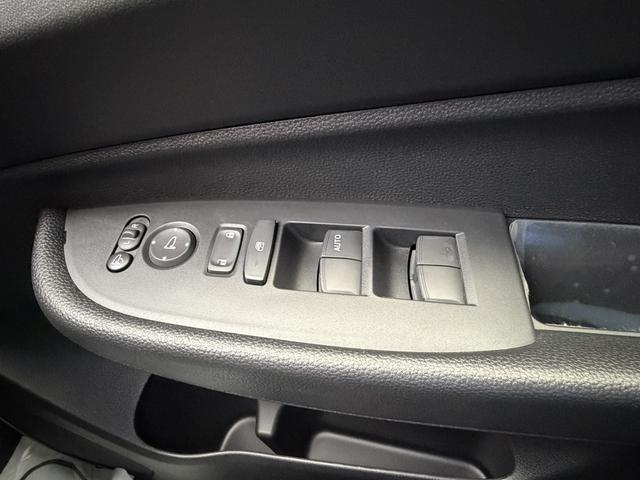 ＷＲ－Ｖ Ｘ　バックカメラ　クリアランスソナー　オートクルーズコントロール　レーンアシスト　衝突被害軽減システム　オートライト　ＬＥＤヘッドランプ　スマートキー　電動格納ミラー　ＣＶＴ　盗難防止システム　ＵＳＢ（11枚目）