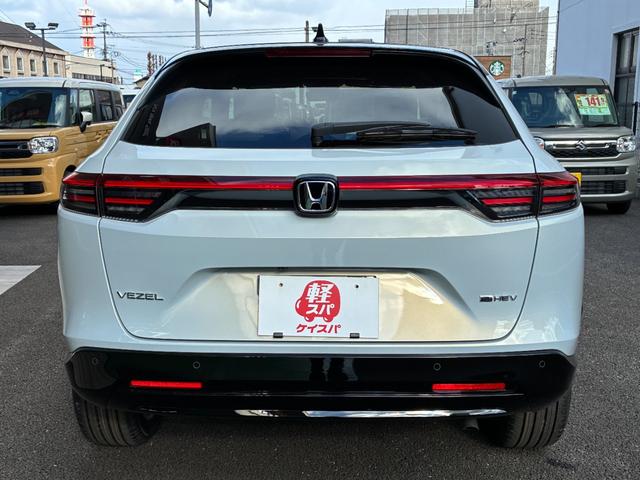 ヴェゼル ｅ：ＨＥＶ　Ｚ・ＰＬａＹパッケージ　バックカメラ　クリアランスソナー　オートクルーズコントロール　レーンアシスト　衝突被害軽減システム　ナビ　ＴＶ　オートライト　ＬＥＤヘッドランプ　電動リアゲート　アルミホイール　スマートキー（6枚目）