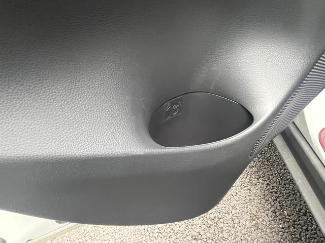 ヤリスクロス ハイブリッドＺ　ドライブレコーダー　ＥＴＣ　全周囲カメラ　クリアランスソナー　オートクルーズコントロール　レーンアシスト　衝突被害軽減システム　オートマチックハイビーム　オートライト　ＬＥＤヘッドランプ（43枚目）