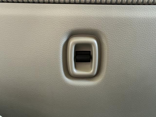 エブリイワゴン ＰＺターボ　両側スライド・片側電動　クリアランスソナー　レーンアシスト　衝突被害軽減システム　オートライト　ＬＥＤヘッドランプ　スマートキー　アイドリングストップ　電動格納ミラー　シートヒーター　ベンチシート（34枚目）