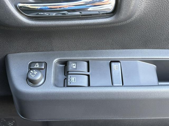 �p���[�E�B���h�E�̃X�C�b�`�ł���B�^�]�Ȃɋ��Ȃ��瑋���J���߂̃R���g���[���ł��܂���B