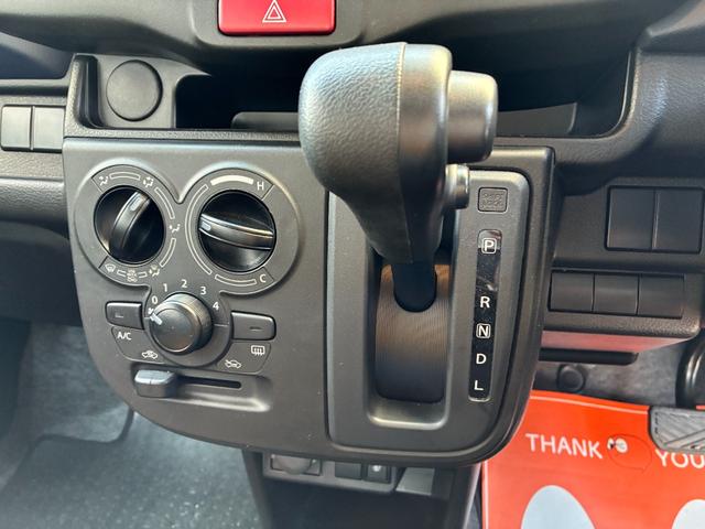 アルト Ｌ　クリアランスソナー　レーンアシスト　衝突被害軽減システム　オートライト　キーレスエントリー　アイドリングストップ　電動格納ミラー　シートヒーター　ＣＶＴ　盗難防止システム　ＡＢＳ　ＥＳＣ（5枚目）