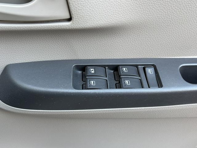 �p���[�E�B���h�E�̃X�C�b�`�ł���B�^�]�Ȃɋ��Ȃ��瑋���J���߂̃R���g���[���ł��܂���B