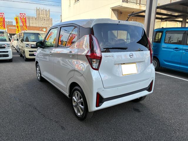 デイズ X 全周囲カメラ クリアランスソナー 衝突被害軽減システム オートライト スマートキー アイドリングストップ 電動格納ミラー ベンチシート CVT 盗難防止システム ABS ESC アルミホイール(8枚目)