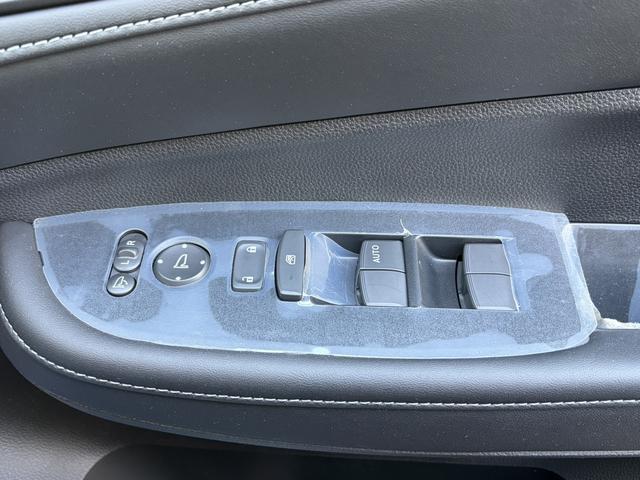 �p���[�E�B���h�E�̃X�C�b�`�ł���B�^�]�Ȃɋ��Ȃ��瑋���J���߂̃R���g���[���ł��܂���B