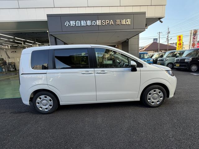 フリード ｅ：ＨＥＶエアー　バックカメラ　クリアランスソナー　レーンアシスト　両側電動スライドドア　オートライト　スマートキー　３列シート　ＣＶＴ　ＵＳＢ　ＥＳＣ（15枚目）