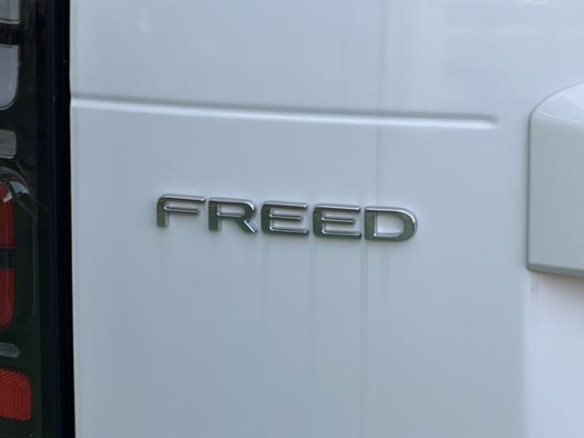 フリード ｅ：ＨＥＶエアー　バックカメラ　クリアランスソナー　レーンアシスト　両側電動スライドドア　オートライト　スマートキー　３列シート　ＣＶＴ　ＵＳＢ　ＥＳＣ（21枚目）