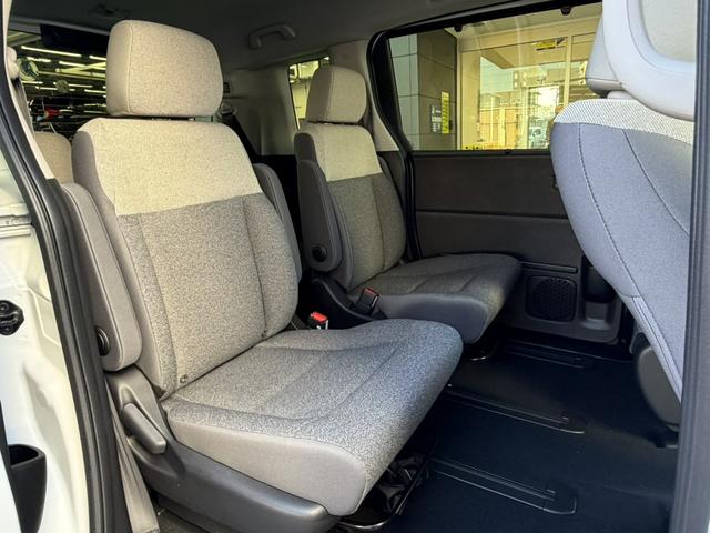 フリード ｅ：ＨＥＶエアー　バックカメラ　クリアランスソナー　レーンアシスト　両側電動スライドドア　オートライト　スマートキー　３列シート　ＣＶＴ　ＵＳＢ　ＥＳＣ（42枚目）