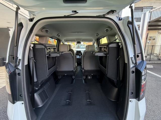 フリード ｅ：ＨＥＶエアー　バックカメラ　クリアランスソナー　レーンアシスト　両側電動スライドドア　オートライト　スマートキー　３列シート　ＣＶＴ　ＵＳＢ　ＥＳＣ（52枚目）