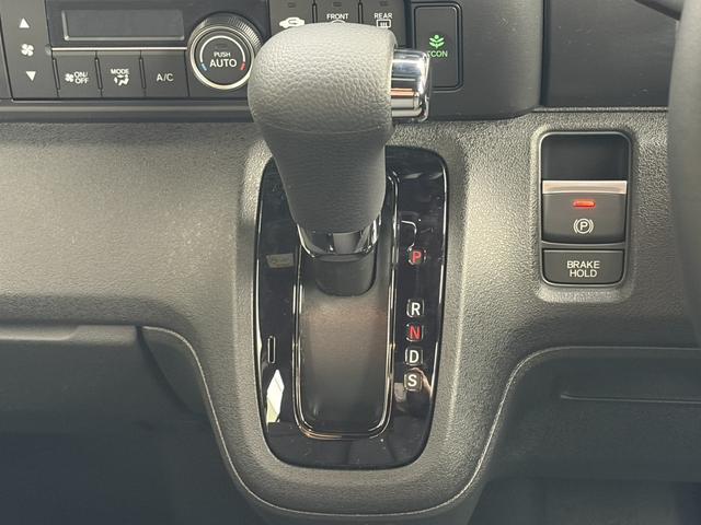 Ｎ－ＢＯＸカスタム ブラックスタイル　両側電動スライドドア　クリアランスソナー　オートクルーズコントロール　レーンアシスト　衝突被害軽減システム　オートライト　ＬＥＤヘッドランプ　スマートキー　アイドリングストップ　電動格納ミラー（5枚目）