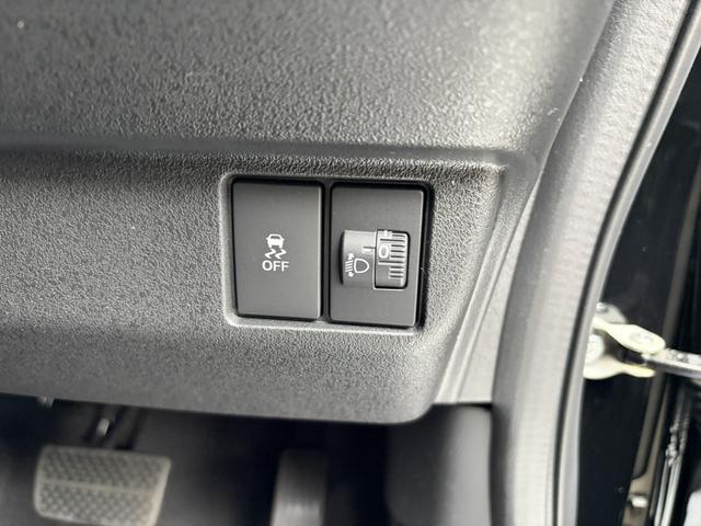 Ｎ－ＢＯＸカスタム ブラックスタイル　両側電動スライドドア　クリアランスソナー　オートクルーズコントロール　レーンアシスト　衝突被害軽減システム　オートライト　ＬＥＤヘッドランプ　スマートキー　アイドリングストップ　電動格納ミラー（6枚目）