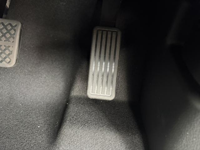 Ｎ－ＢＯＸカスタム ブラックスタイル　両側電動スライドドア　クリアランスソナー　オートクルーズコントロール　レーンアシスト　衝突被害軽減システム　オートライト　ＬＥＤヘッドランプ　スマートキー　アイドリングストップ　電動格納ミラー（24枚目）