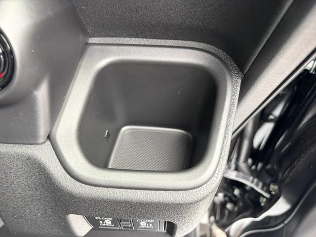 Ｎ－ＢＯＸカスタム ブラックスタイル　両側電動スライドドア　クリアランスソナー　オートクルーズコントロール　レーンアシスト　衝突被害軽減システム　オートライト　ＬＥＤヘッドランプ　スマートキー　アイドリングストップ　電動格納ミラー（42枚目）