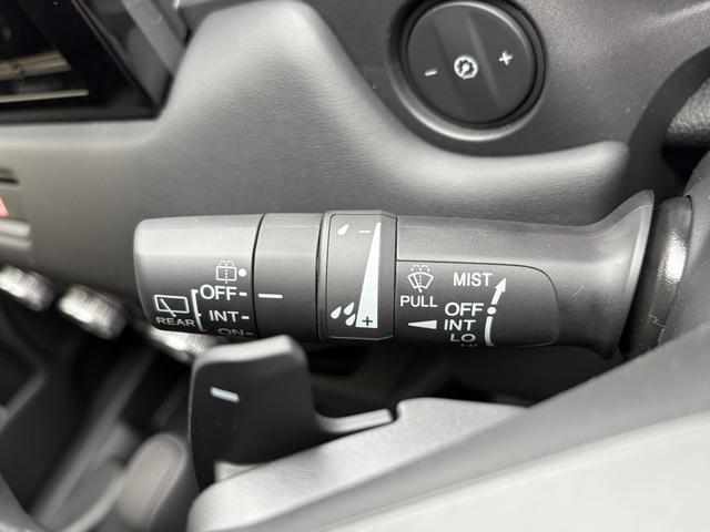 ヴェゼル ｅ：ＨＥＶ　Ｘ　クリアランスソナー　オートクルーズコントロール　レーンアシスト　衝突被害軽減システム　オートライト　ＬＥＤヘッドランプ　アルミホイール　スマートキー　電動格納ミラー　ＣＶＴ　盗難防止システム（11枚目）