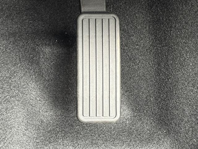 ヴェゼル ｅ：ＨＥＶ　Ｘ　クリアランスソナー　オートクルーズコントロール　レーンアシスト　衝突被害軽減システム　オートライト　ＬＥＤヘッドランプ　アルミホイール　スマートキー　電動格納ミラー　ＣＶＴ　盗難防止システム（39枚目）