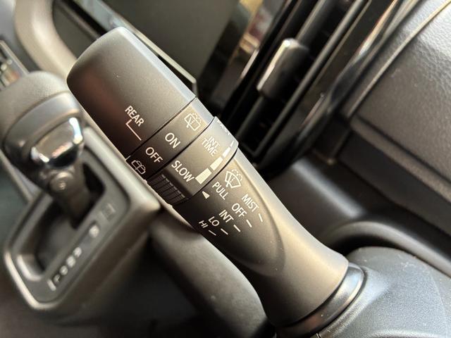 ソリオ ハイブリッドＭＧ　クリアランスソナー　オートクルーズコントロール　レーンアシスト　衝突被害軽減システム　オートライト　スマートキー　アイドリングストップ　電動格納ミラー　ウォークスルー　ＣＶＴ　盗難防止システム（18枚目）