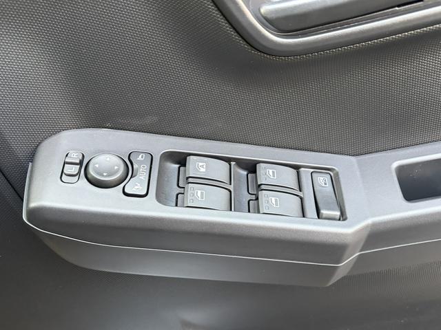 �p���[�E�B���h�E�̃X�C�b�`�ł���B�^�]�Ȃɋ��Ȃ��瑋���J���߂̃R���g���[���ł��܂���B