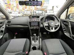 車を運転する際には運転席の存在は欠かせません。なのでしっかりとチェックしたいポイントですね。 2
