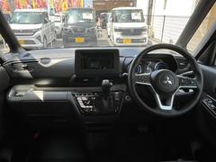 毎回座るフロントシート。運転席は必ず使用する部分ですので、座り心地が重要です！ 2