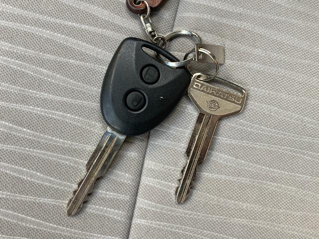 ミライース Ｌ　ＳＡＩＩＩ　禁煙車　ダイハツ純正オーディオ　ＣＤ　ミュージックプレイヤー接続可　ＥＴＣ　アイドリングストップ　オートマチックハイビーム　キーレス　衝突軽減ブレーキ　横滑り防止装置　障害物センサー　エアコン（36枚目）