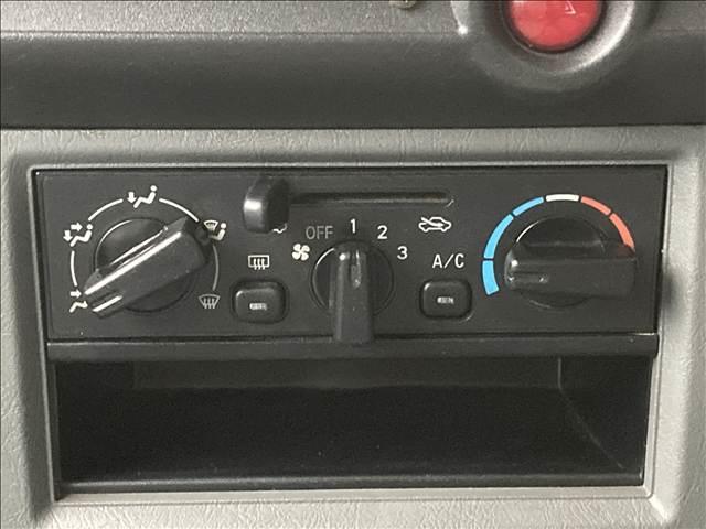 ミニキャブバン ＣＤ　禁煙車・安全装置・横滑り防止装置・アンチロックブレーキ・運転席助手席エアバック・パワステ・エアコン・クーラー・パワーウィンドウ・盗難防止装置・両側スライドドア・社外アルミ・キーレス（6枚目）