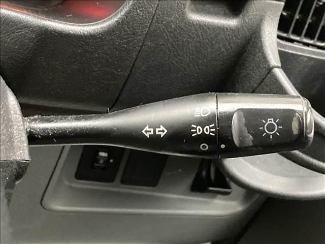ミニキャブバン ＣＤ　禁煙車・安全装置・横滑り防止装置・アンチロックブレーキ・運転席助手席エアバック・パワステ・エアコン・クーラー・パワーウィンドウ・盗難防止装置・両側スライドドア・社外アルミ・キーレス（9枚目）