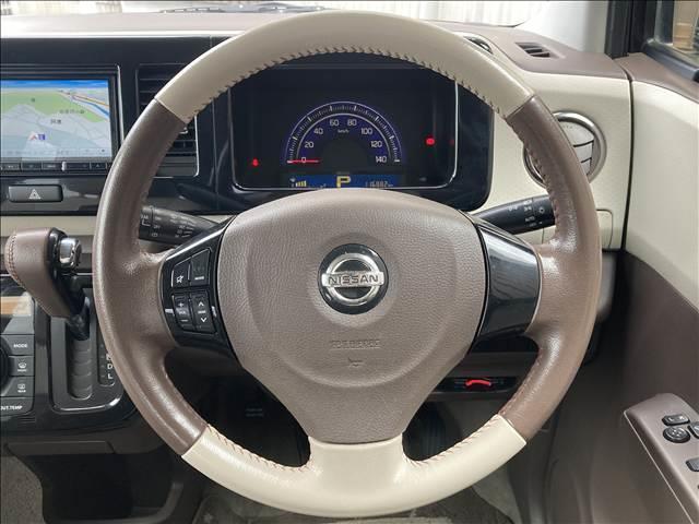 モコ ドルチェX 禁煙車 安全装置 横滑り防止装置 盗難防止装置 社外ナビ Bluetooth接続 CD DVD バックカメラ ETC アイドリングストップ オートマチックハイビーム ドライブレコーダー 純正アルミ(13枚目)