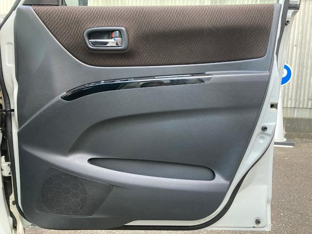 ルークス ハイウェイスターリミテッド　禁煙車　両側スライド片側電動ドア　社外ナビ　Ｂｌｕｅｔｏｏｔｈ接続　ワンセグＴＶ　ＣＤ　ＤＶＤ　オートマチックハイビーム　横滑り防止装置　盗難防止装置　フォグランプ　純正アルミ　スマートキー（43枚目）