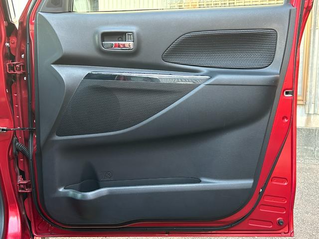 デイズルークス ハイウェイスター X 禁煙車 両側スライド片側電動ドア 日産純正ナビ Bluetooth CD DVD バックカメラ 全周囲カメラ ETC アイドリングストップ オートマチックハイビーム 衝突軽減ブレーキ 障害物センサー(46枚目)