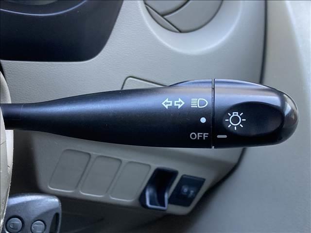 ミラ Ｌ　禁煙車　ダイハツ純正カーラジオ　ＣＤプレーヤー　ＥＴＣ　キーレス　横滑り防止装置　盗難防止装置　パワーステアリング　パワーウィンドウ　エアコン（9枚目）