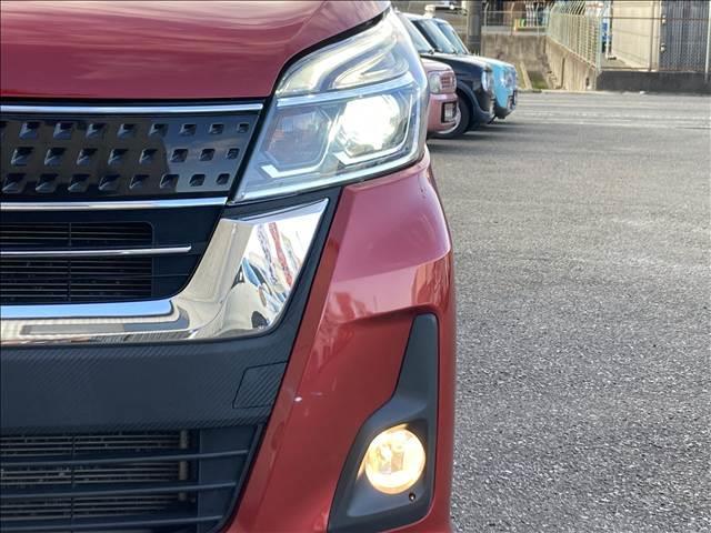 デイズルークス ハイウェイスター　Ｘ　禁煙車　両側スライド片側電動ドア　日産純正ナビ　Ｂｌｕｅｔｏｏｔｈ接続　ＣＤ　ＤＶＤ　バックカメラ　全周囲カメラ　アイドリングストップ　スマートキー　衝突軽減ブレーキ　アクセル踏み間違い防止装置（12枚目）